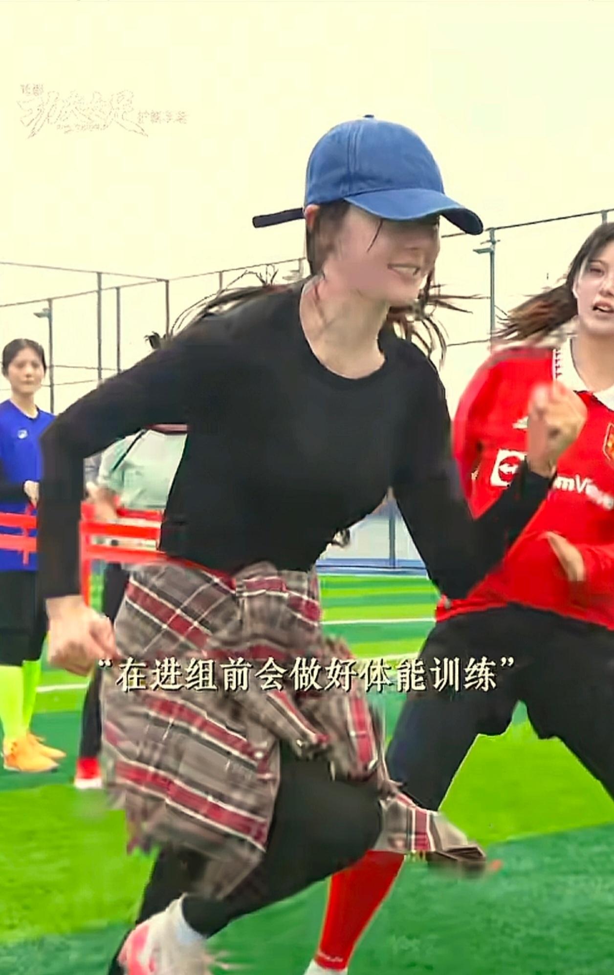 我只知道迪丽热巴每次进组前都会拼命健身各种特训 提前学习每个专业知识 做好充分进