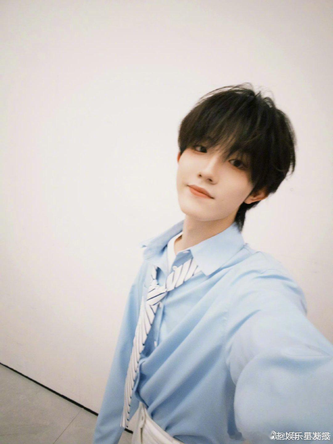 苏新皓 不是明星苏新皓线下逛店被认，低调否认超谦逊，温柔接地气，反差感狠狠圈粉！