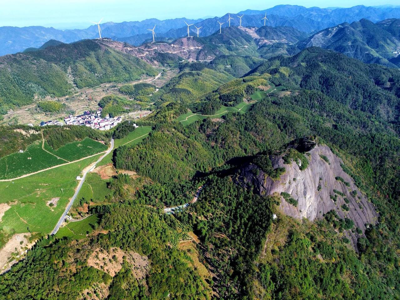 《磐安县平象村》千年回溯，东晋永兴三年，右将军陈敏叛乱，烽火连天。临海武官曹华避