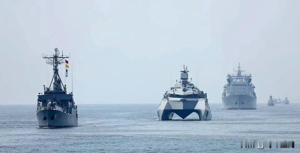 在高度紧张局势下，伊朗伊斯兰革命卫队海军副司令阿里礼萨·坦格西里宣布，伊朗已实现