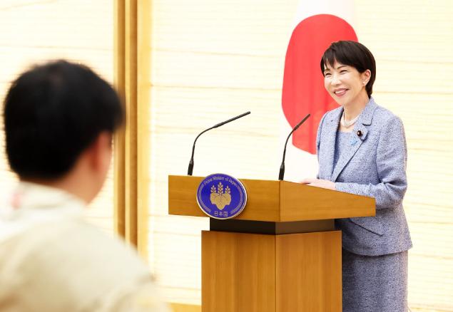 日本想找中国谈了。
事情的起点，要从稀土说起，稀土这东西很多人听着陌生，但手机、