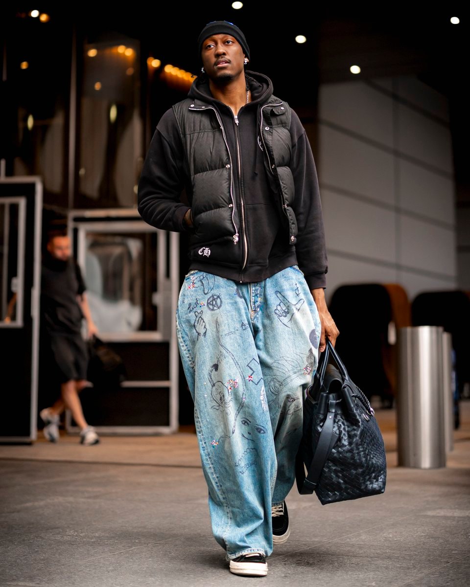 早起的雷密集合！雷霆与76人的比赛即将开始，老八重回首发！雷霆的首发是：亚历山大