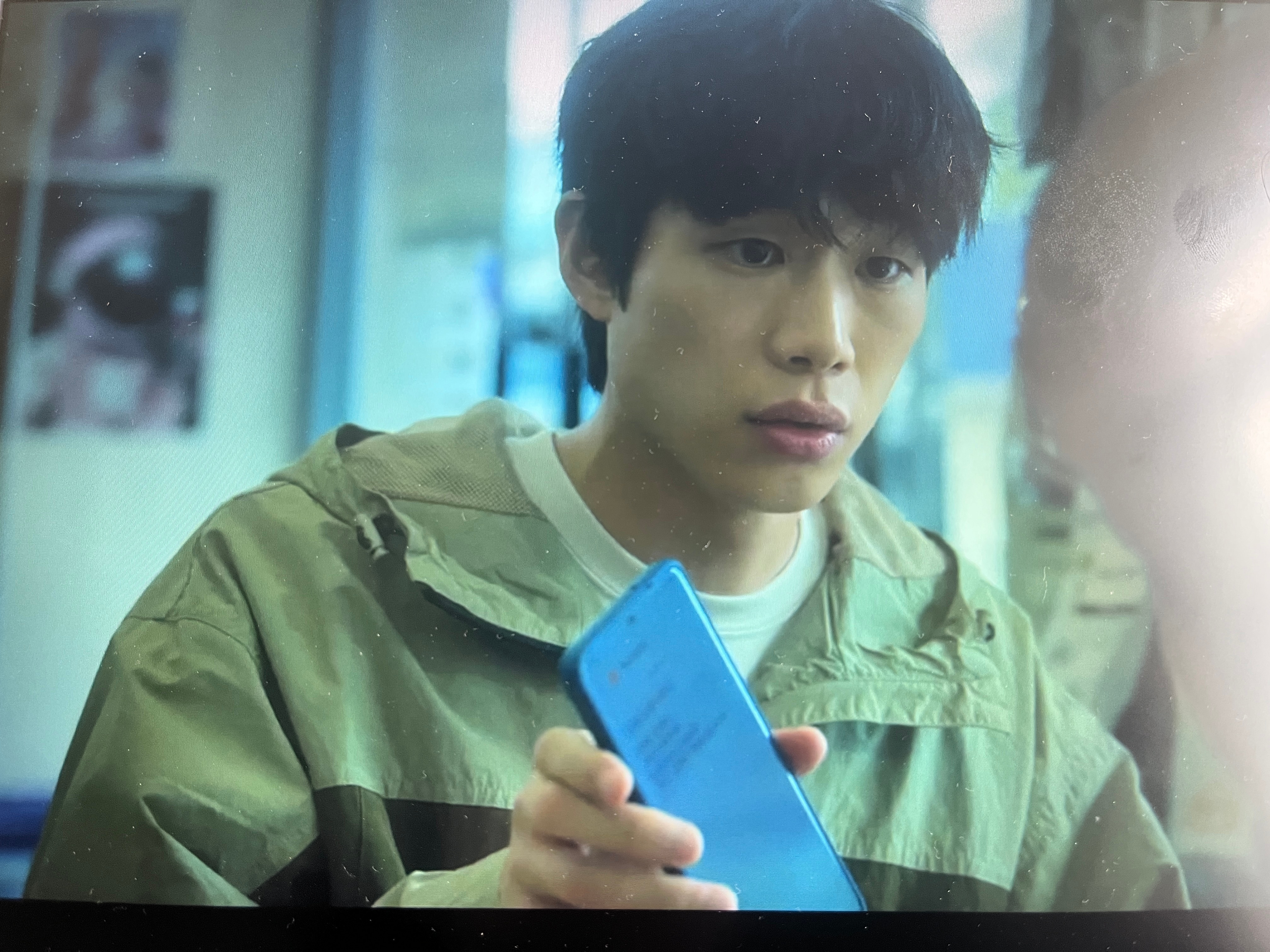 鼠惑中男警察的助手这位演员是不是也演了一个被霸凌的角色啊  咋这么眼熟[泪奔] 
