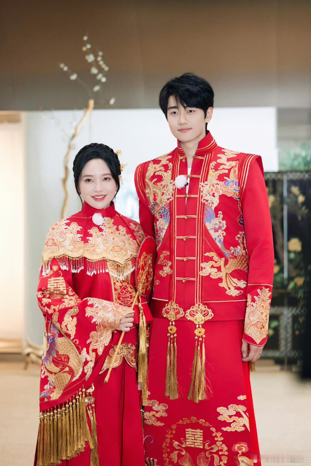 金莎晒婚纱照拍摄视频金莎孙丞潇巴厘岛婚纱照金莎和孙丞潇的巴厘岛婚纱照视频一出来，