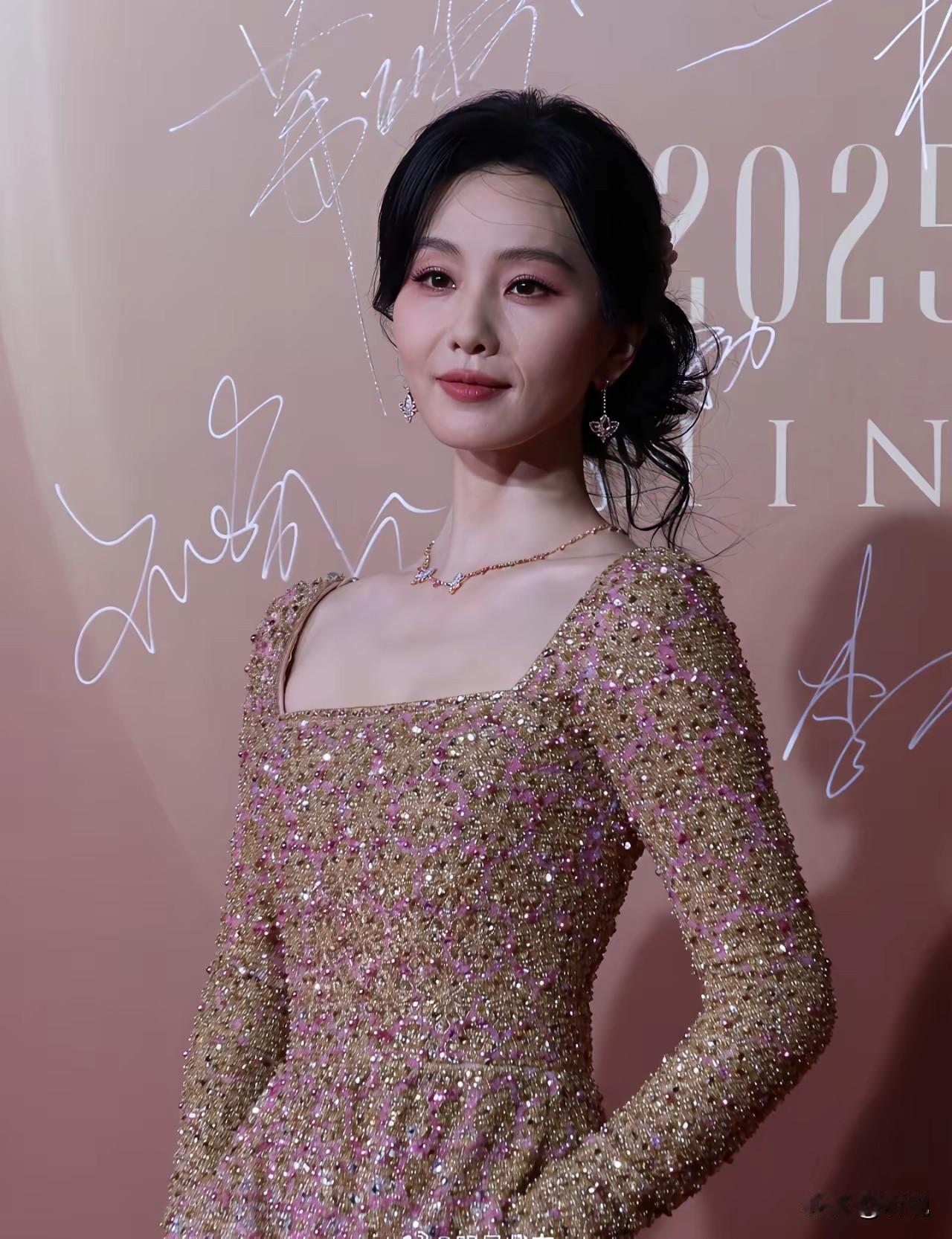 她怎么老成这样了，差点认不出来了