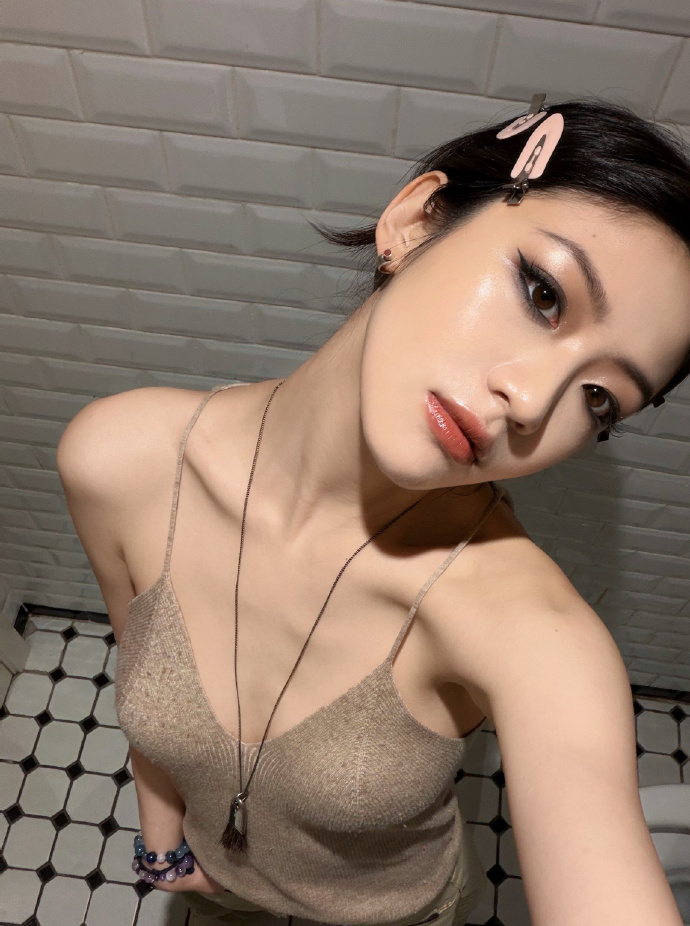 向涵之 向涵之的可塑性可以给到夯 