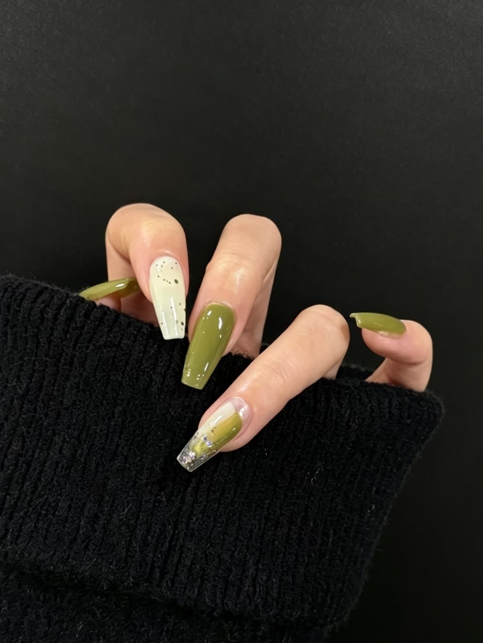 在纠结换哪个美甲，两个月没换美甲了