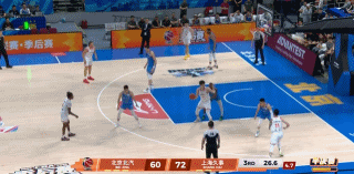 体能怪！CBA半决赛，上海淘汰北京晋级总决赛，张镇麟10分+8板+3助+1帽，几