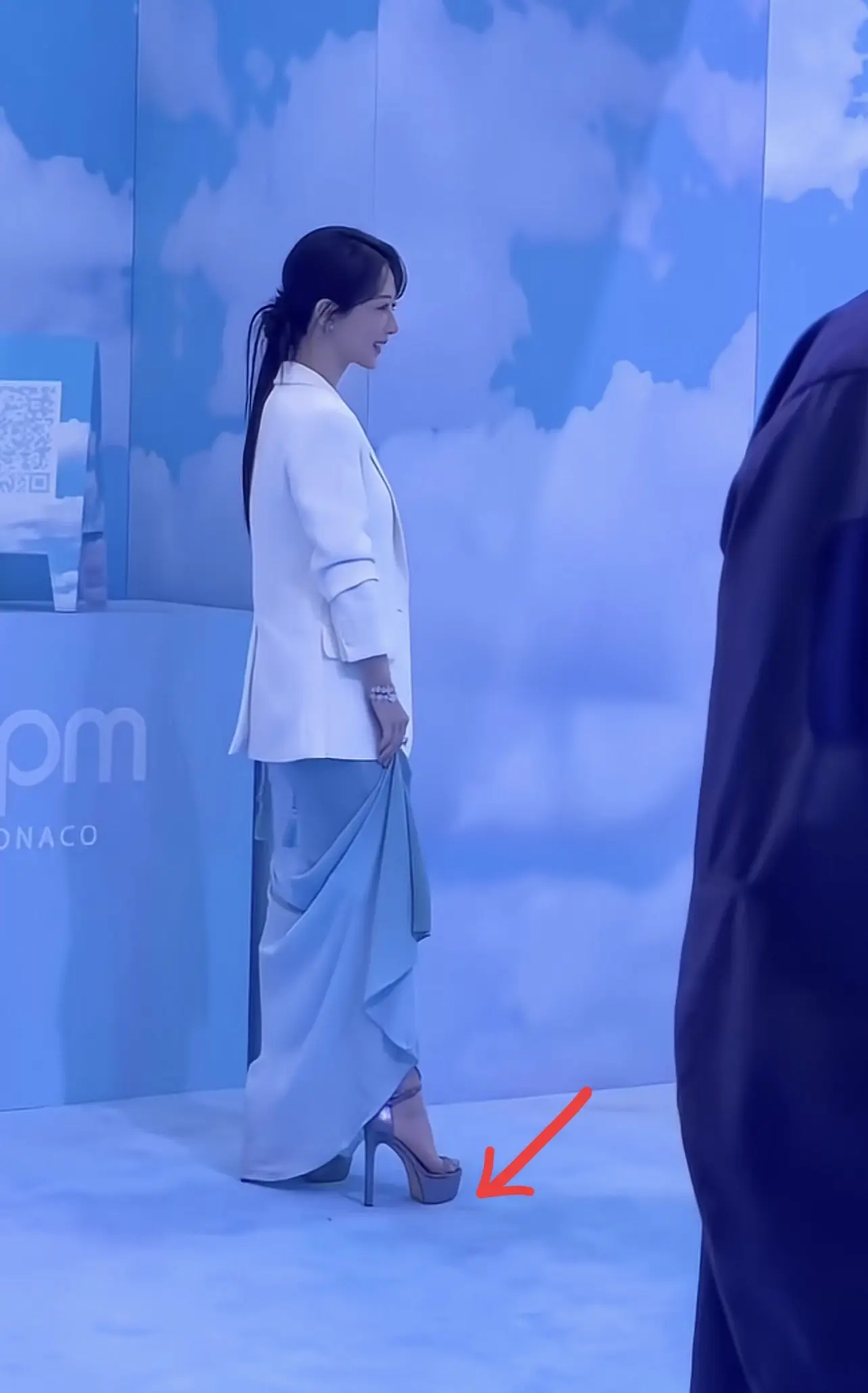 看这高跟鞋，阿紫就成长了许多💗