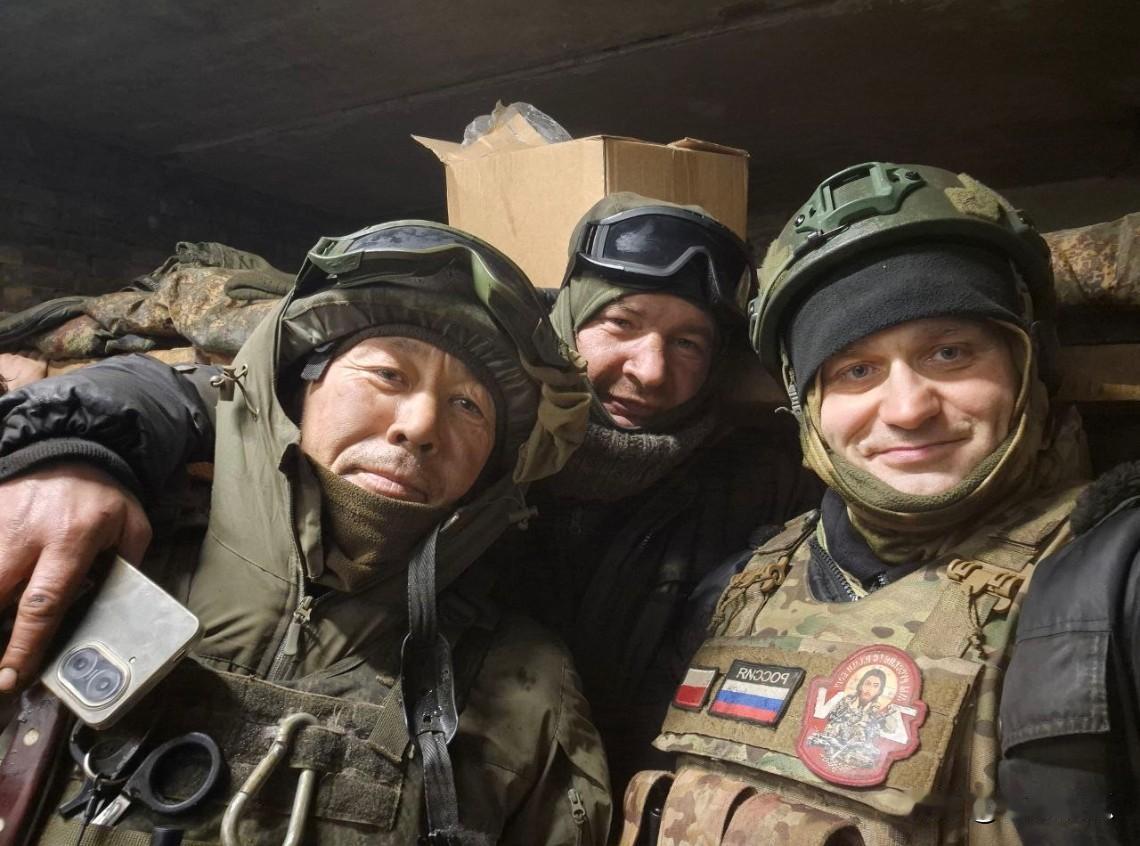 俄媒公布，在扎波罗热前线，一名波兰国籍士兵达里乌什·马奇尼克在帮助俄军与乌克兰军