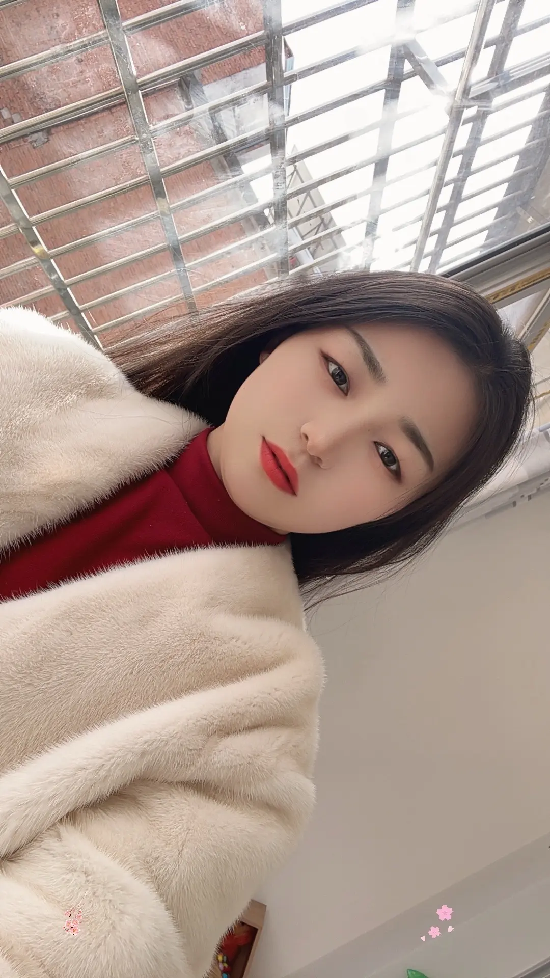 既然看透了 那就用绝对清醒的理智 去压制不该有的情绪.