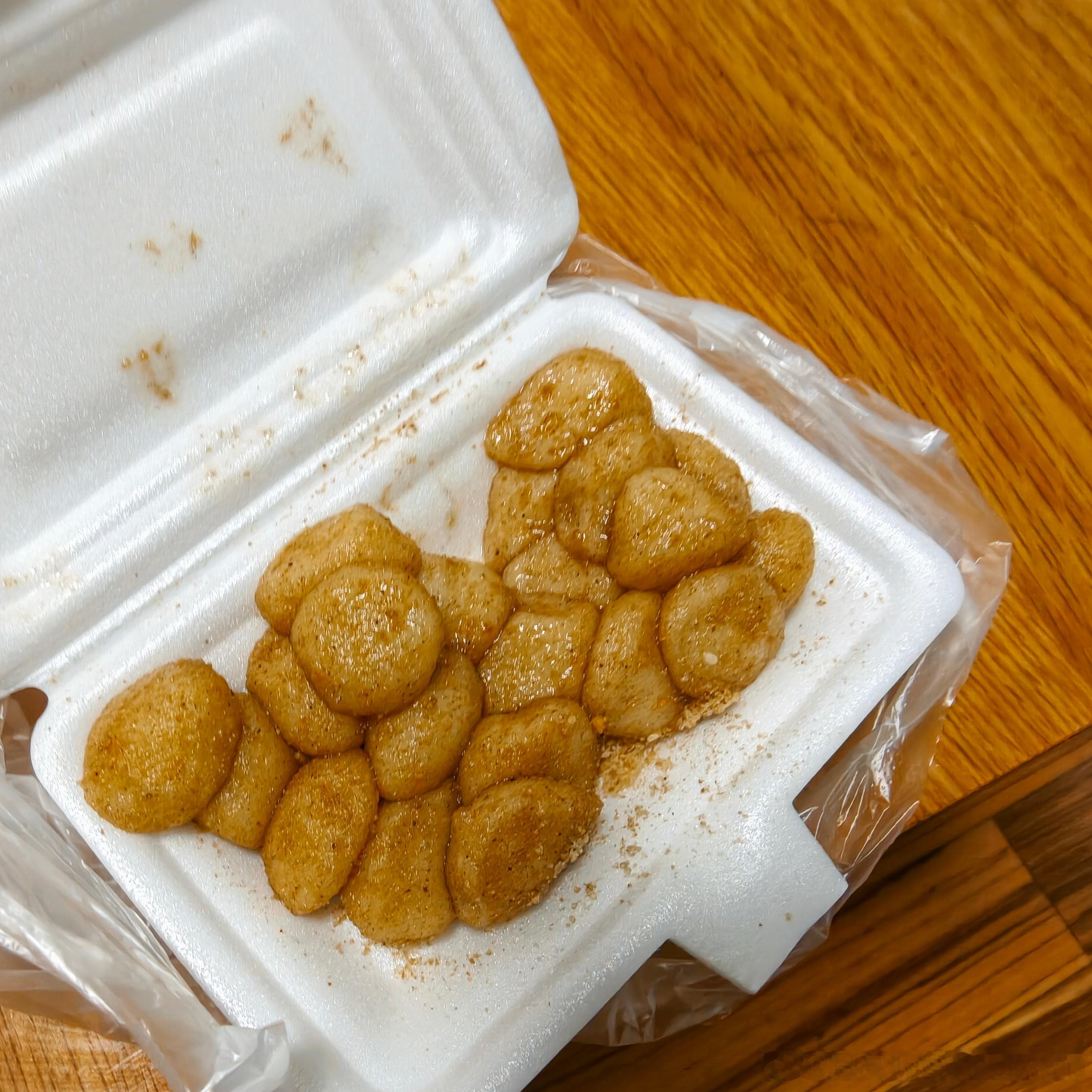 妹妹最爱的街头美食之一。用台湾话说就是非常古早味，吃一口就满满回忆，想起以前接哥