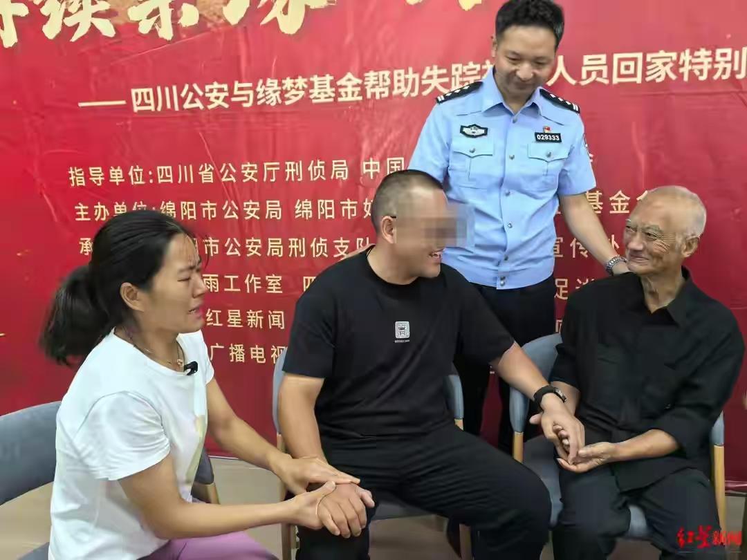 1990年，云南昭通，一名刚出生百天的男婴，因家里孩子多，暂时寄养在姑姑家，却不