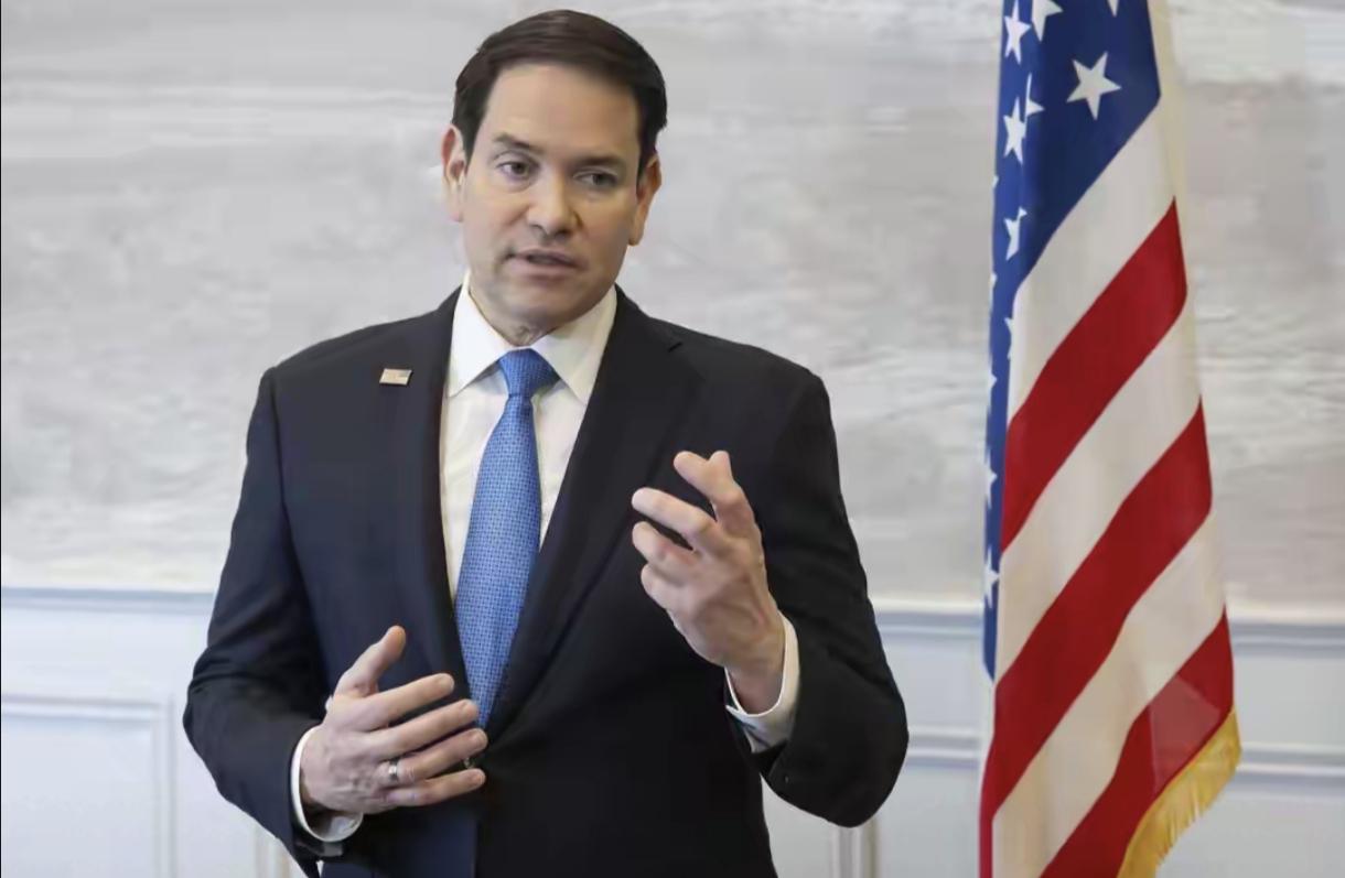 被中国禁止入境后，美国国务卿鲁比奥这身份那可是来了个“惊天大翻转”，直接从反华急