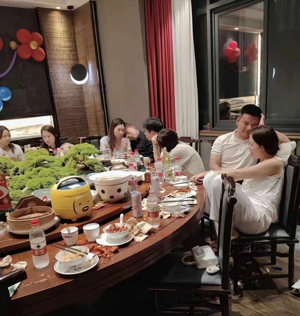 从现场氛围来看，这是什么聚会？ 