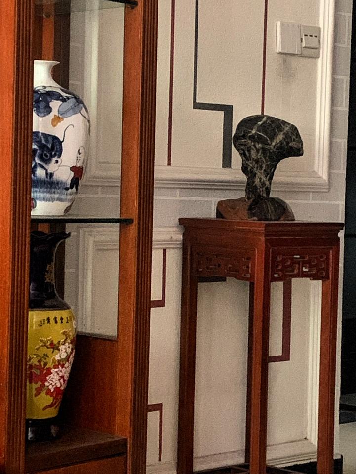 奇石形态各异，千恣百样，都是经历了千万年的风雨洗礼才形成的自然之作，缘分因人而异