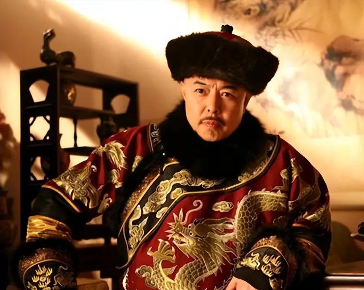 乾隆出上联：“坐北朝南吃西瓜”，为何满朝文武，竟无一人敢对？这背后，是文人的风骨