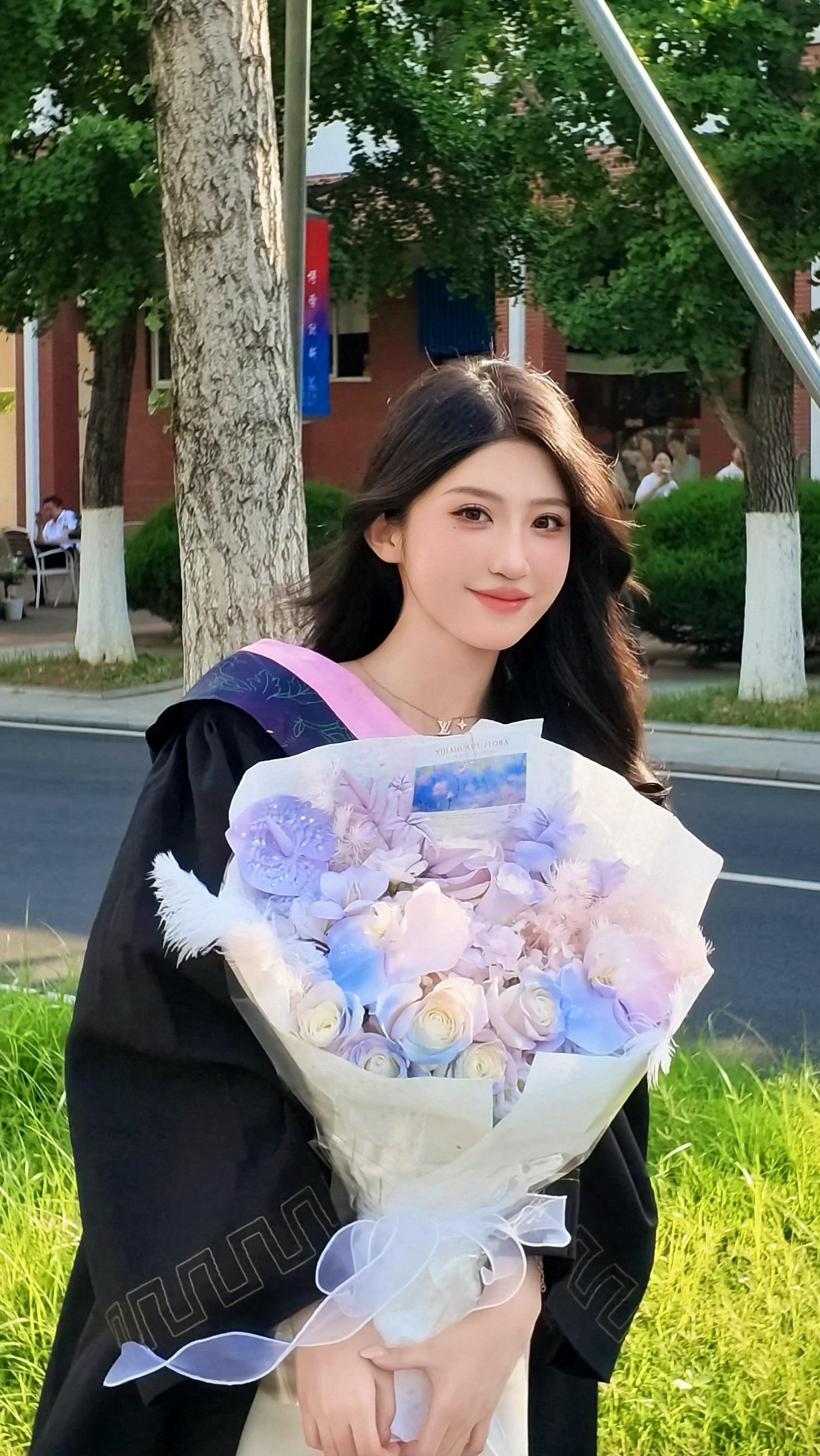 🎓✌︎>ᴗ<🗞✧