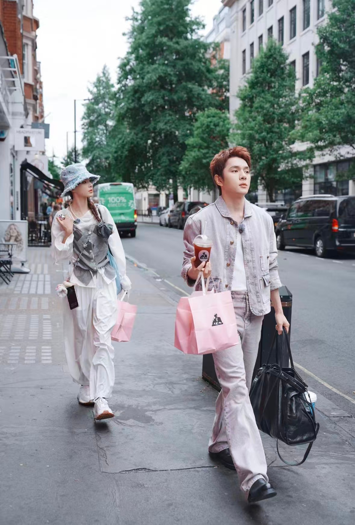 李佳琦终于优雅地开了一次店哈哈哈哈哈哈李佳琦尚雯婕像送王濛上学