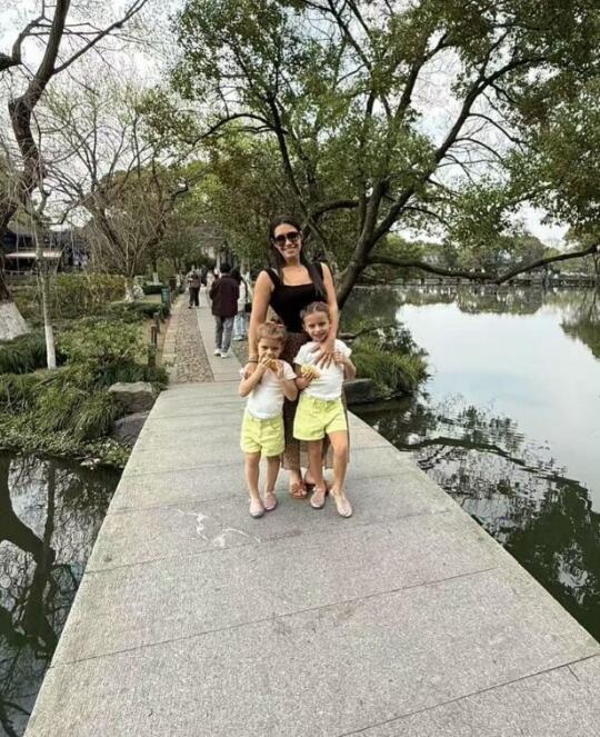 塞鸟家人逛杭州：一半巴西人，一半中国人