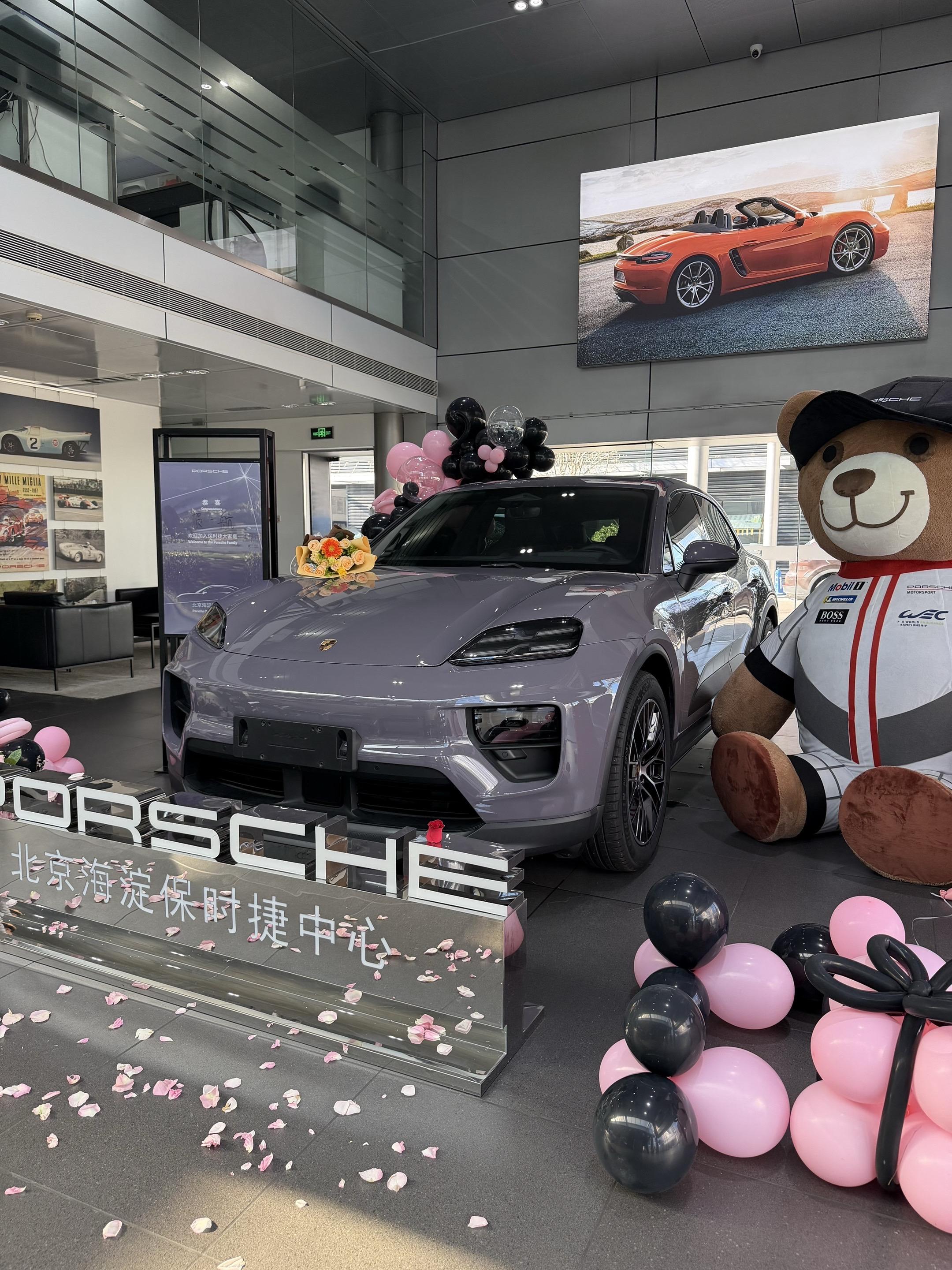 40出自己的保时捷准新车，2025年上牌。实表1万多公里 选配74万...