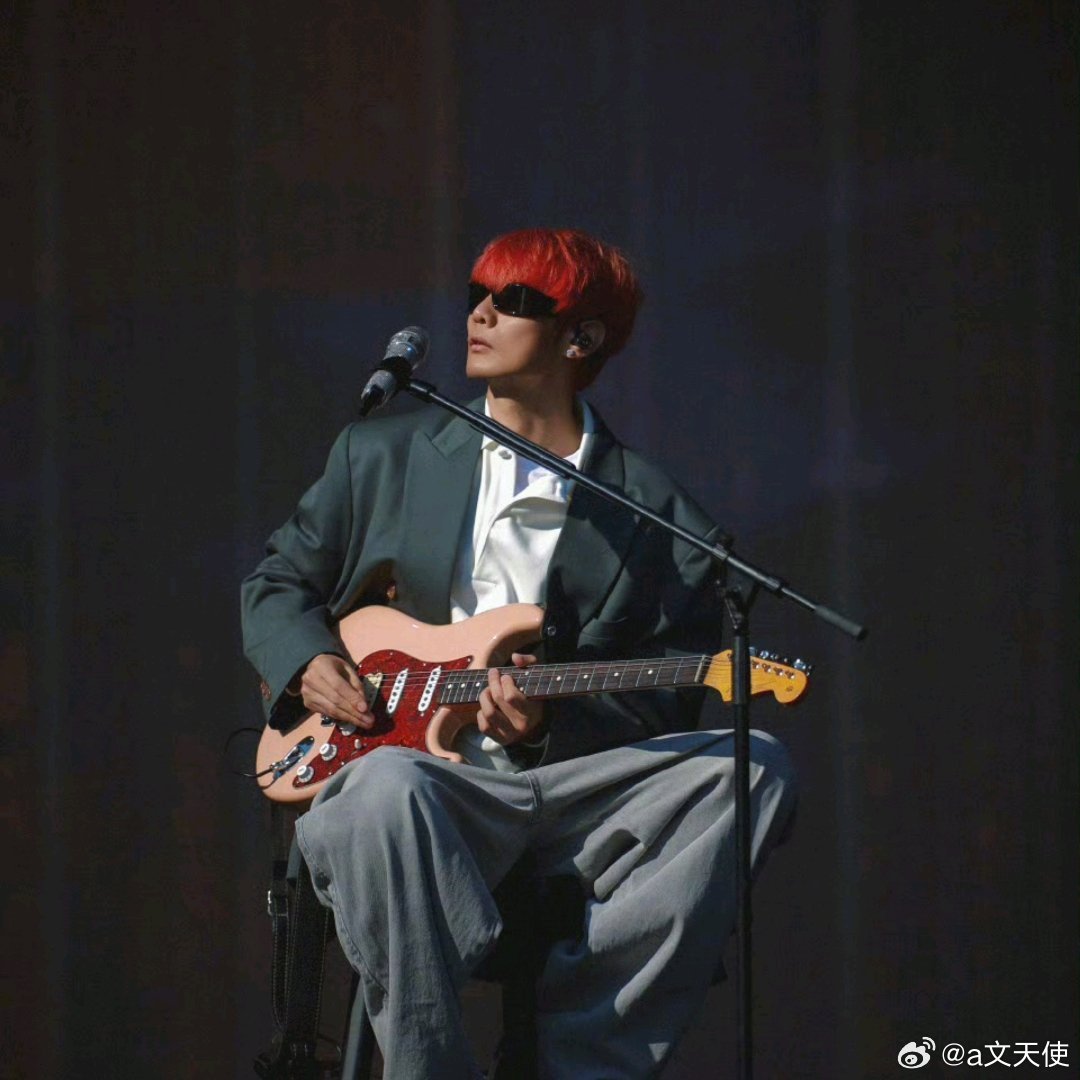 吴向飞与李荣浩之间的版权纠纷于2026年3月底持续发酵，双方均公开表态律师已介入