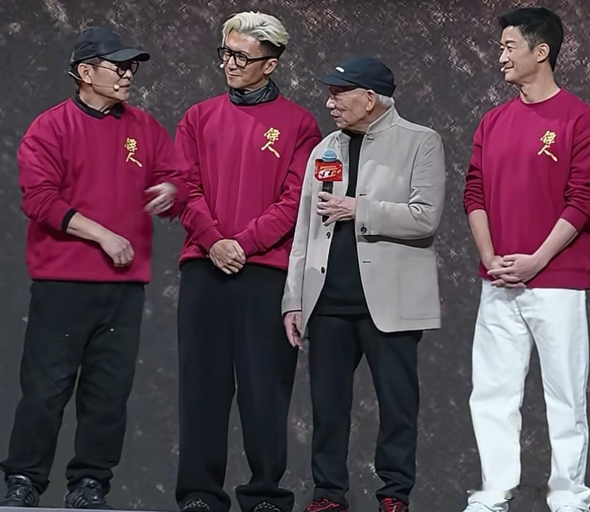 没有戏的时候，李连杰也会在片场。

李连杰给袁和平提了两个要求。第一，自己要去探