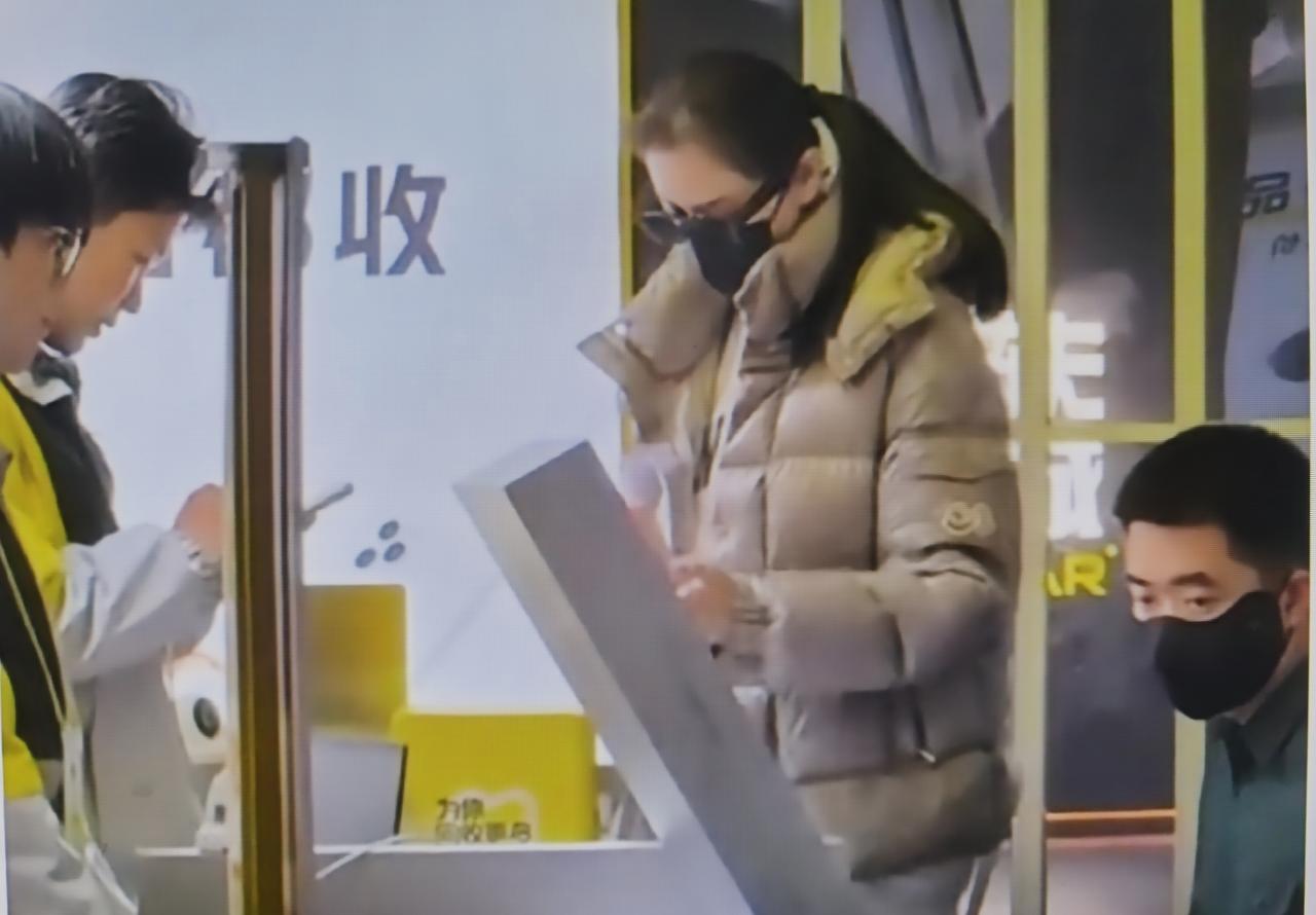 李大嘴不会想收购爱回收吧，

为一碟醋，包一顿饺子。