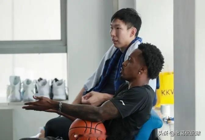 北京北汽男篮真是想不夺冠都难了！今天北京北汽男篮官方微博专门更新社媒，晒出了新援