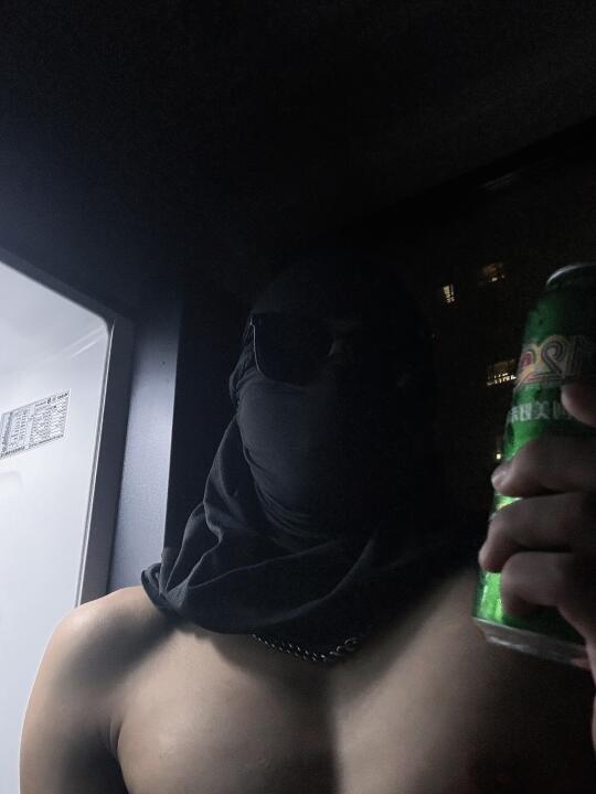 哥年纪大了，哥什么都给你，能不能别不回信息