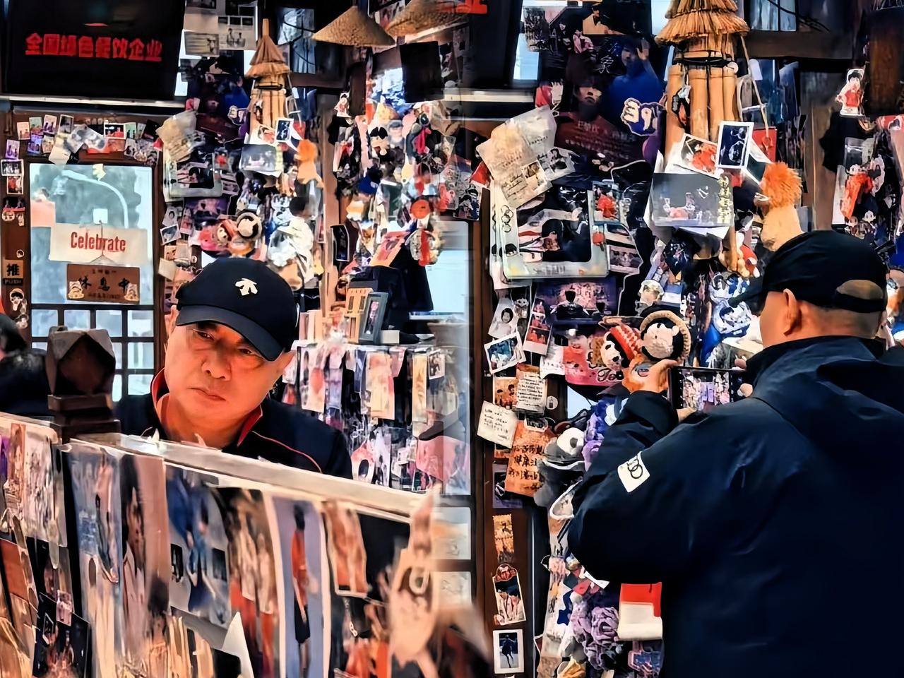 小杨指导去玉桥餐厅打卡啦！

一进门就掏出手机咔咔咔拍个不停，
那个激动的小表情