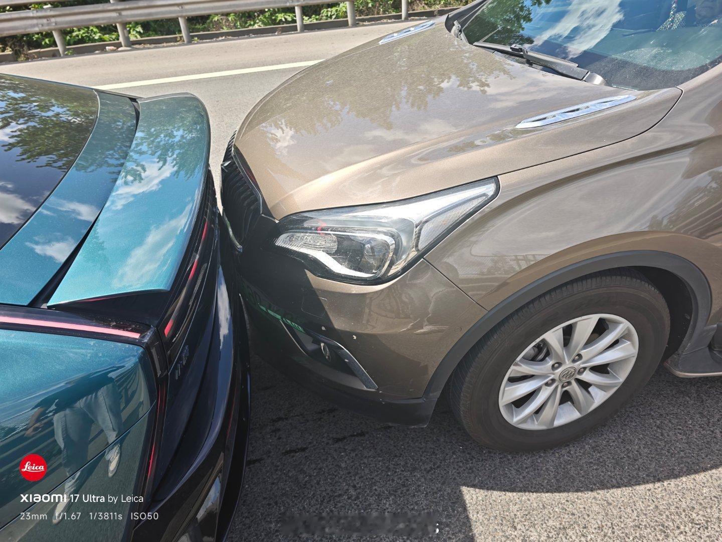 被老旧燃油车追尾了