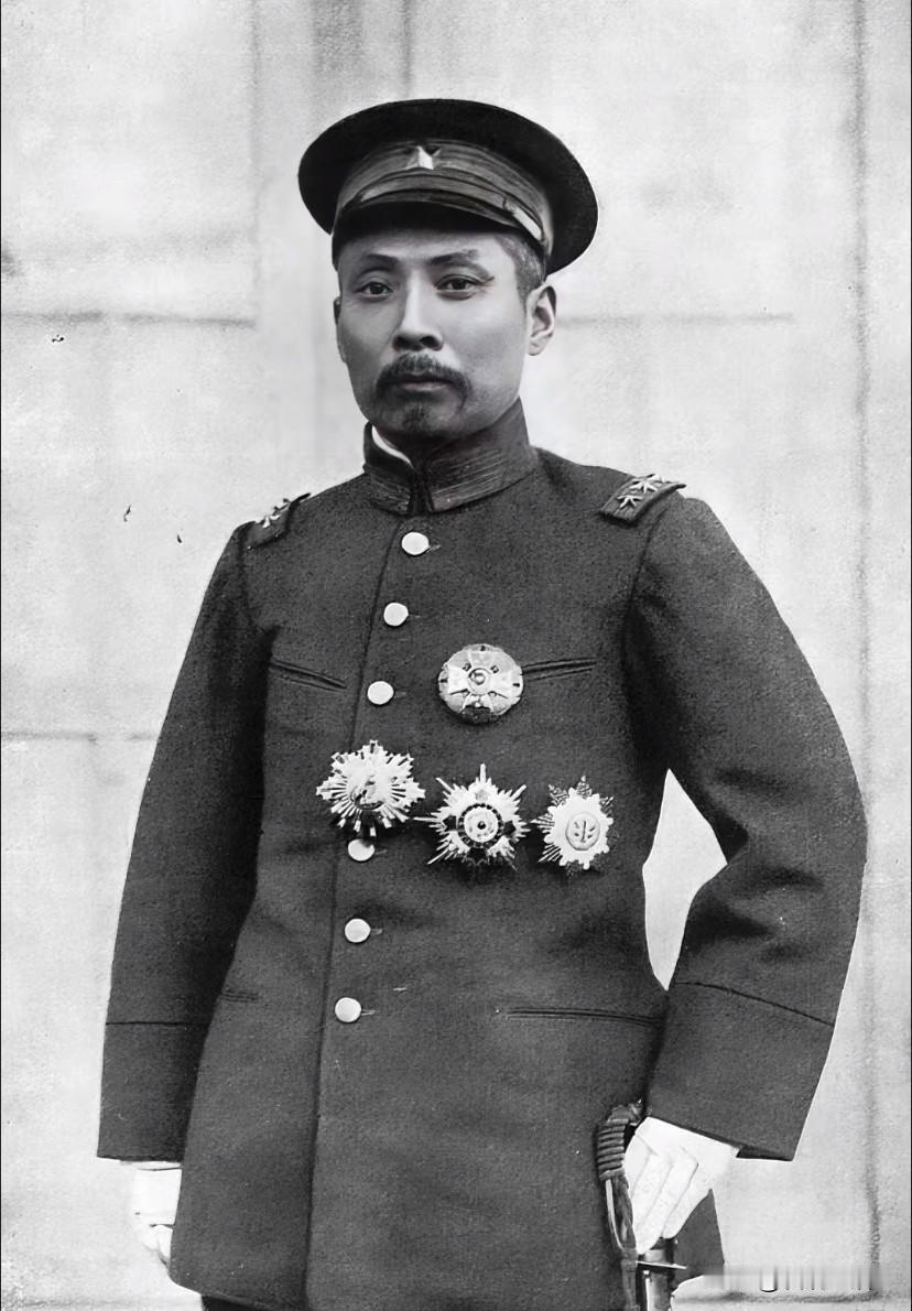 一战结束，西方列强把目光投向中国，扶持直系吴佩孚。英美在舆论上大力造势，吴佩孚登