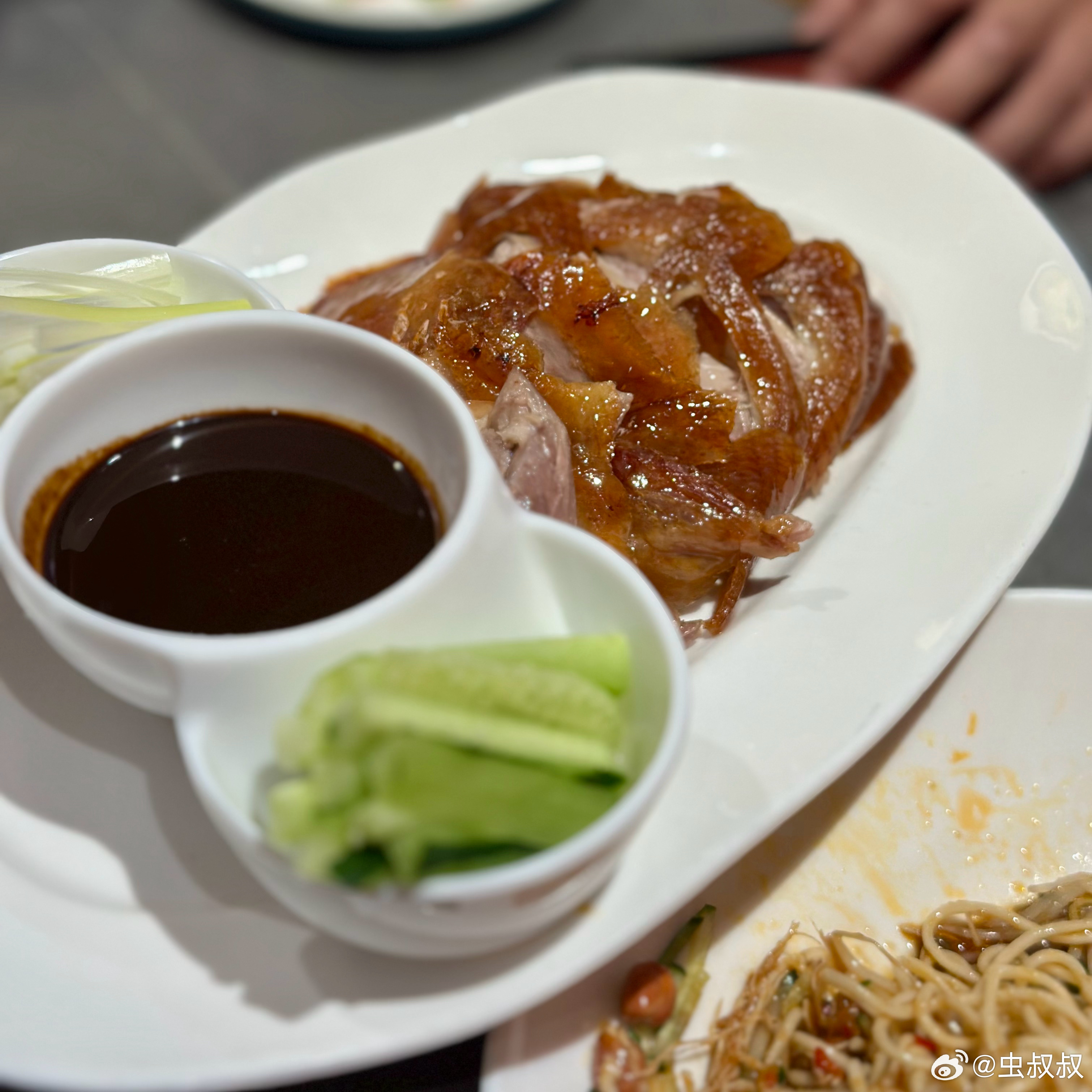 午餐，团购的川菜，120元，有三个还不错的肉菜。性价比还不错。  ​​​