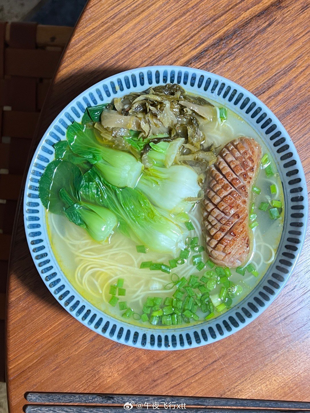 这几天腰疼，不能站不能走，坐着躺着就没事走路仿佛张嘉益  ​​​