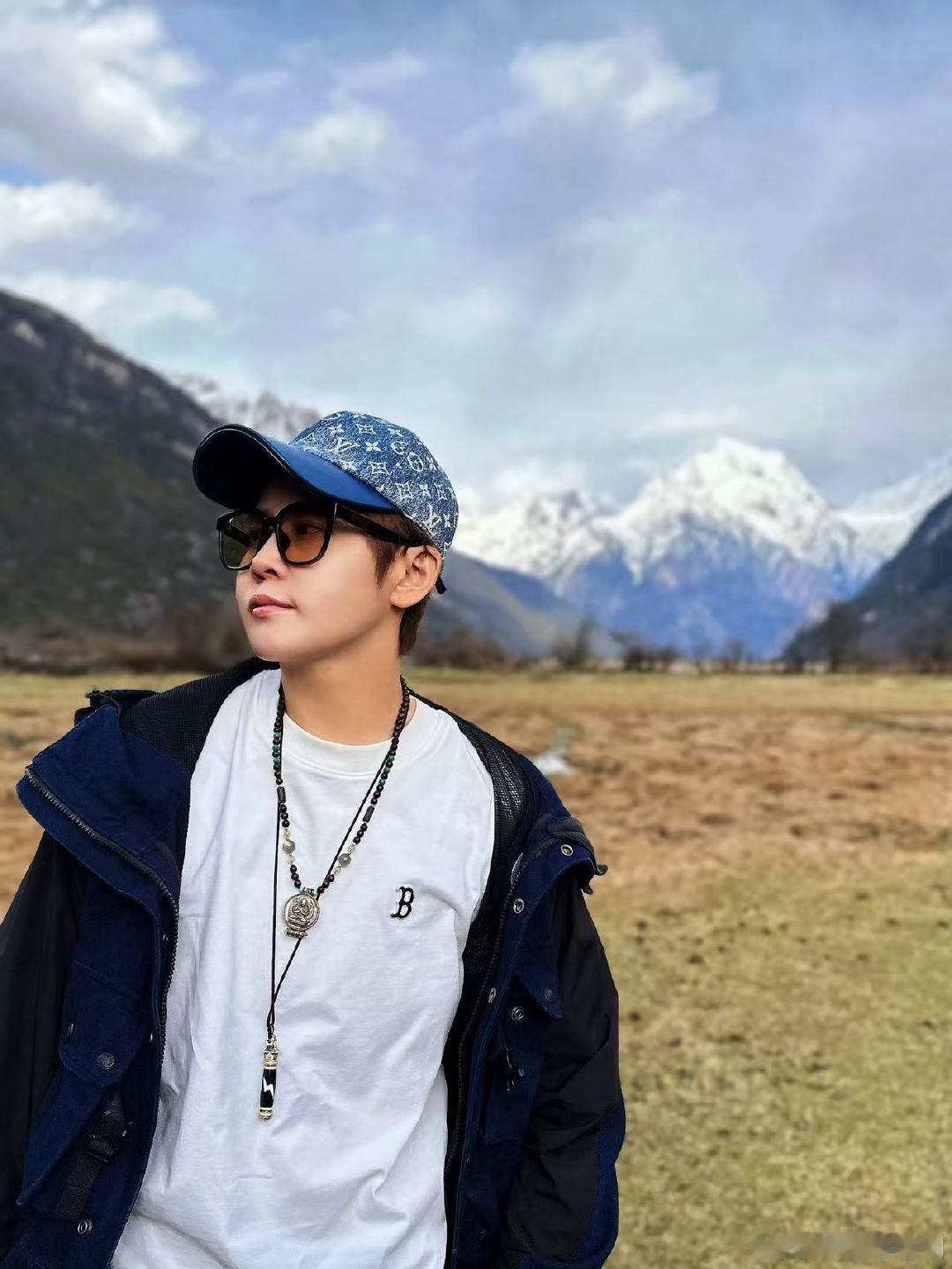 王濛的口红比李佳琦还多合伙人救命！王濛的美妆实力也太绝了！合伙人看片会直播中，董