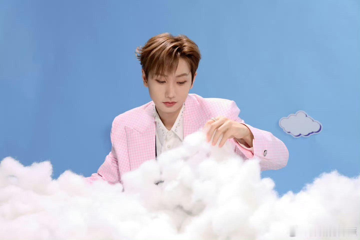 那英汪苏泷互唱代表作声生不息那英的嗓音一出来，整个歌曲的格局好像都变大了。而汪苏