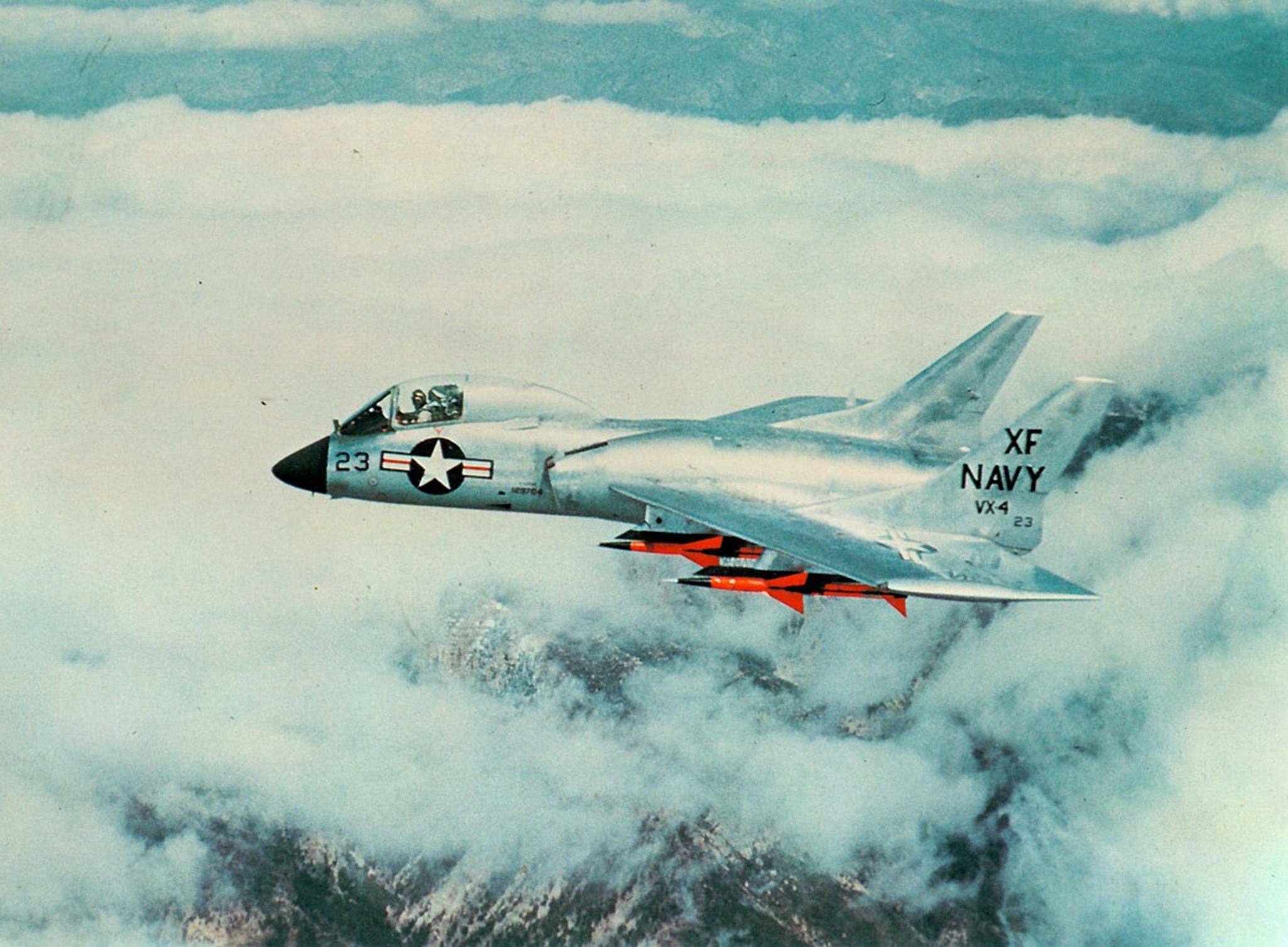 分享圖片：美國沃特F7U“彎刀”艦載戰鬥機 