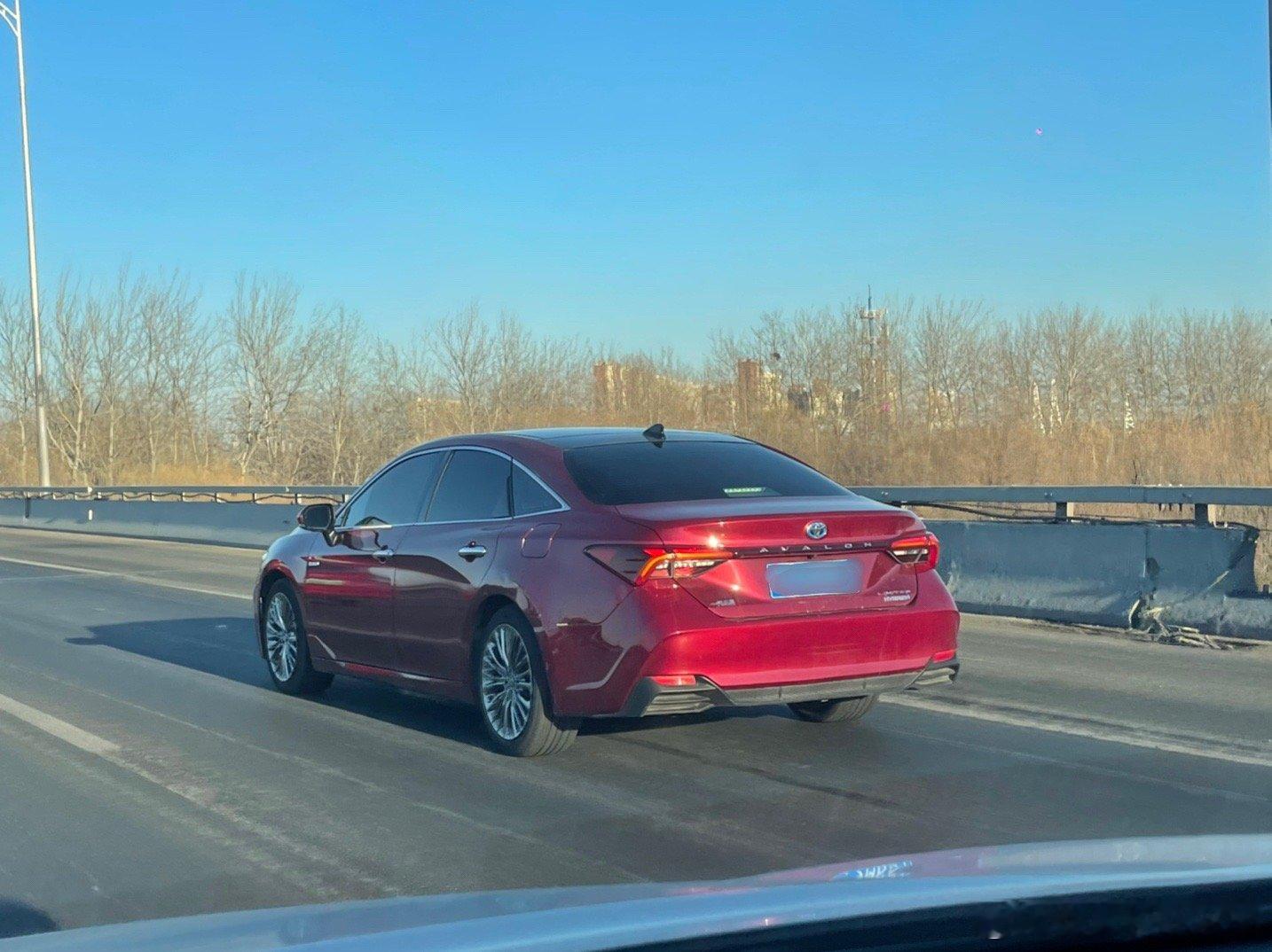 第一次见到红色亚洲龙，感觉特别北美[允悲]#凯文聊车# ​​​