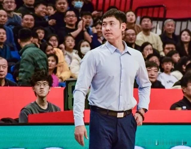本赛季CBA进步最快的球队：天津队

主教练：张庆鹏

本赛季战绩：
18胜21