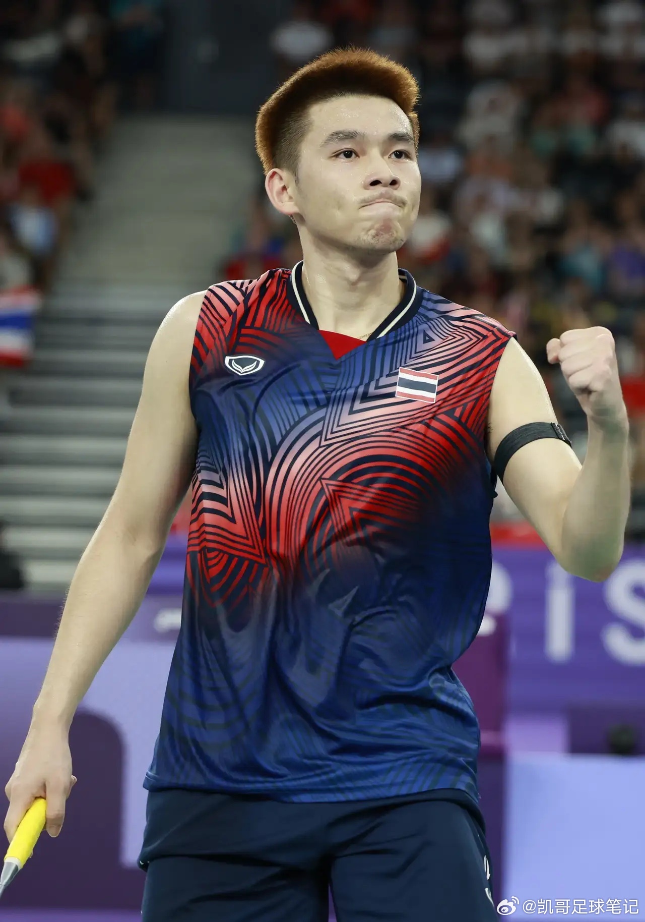 亚运会羽毛球男单半决赛，2号种子昆拉武特以21-13、21-15击败印尼新星法汉