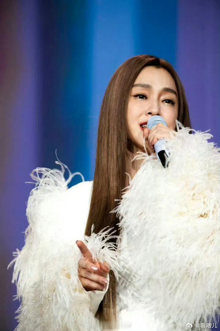 小S回应范玮琪浪姐初舞台乘风2026这样双向奔赴的友情太动人，小S与范玮琪彼此陪