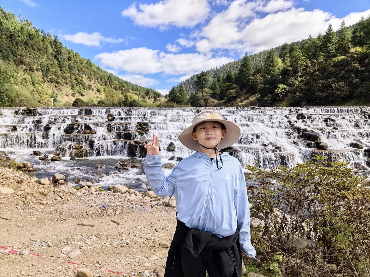 游云南香格里拉（三）
咱们接着拍照打卡普达措国家公园。普达措国家公园特别适合拍照