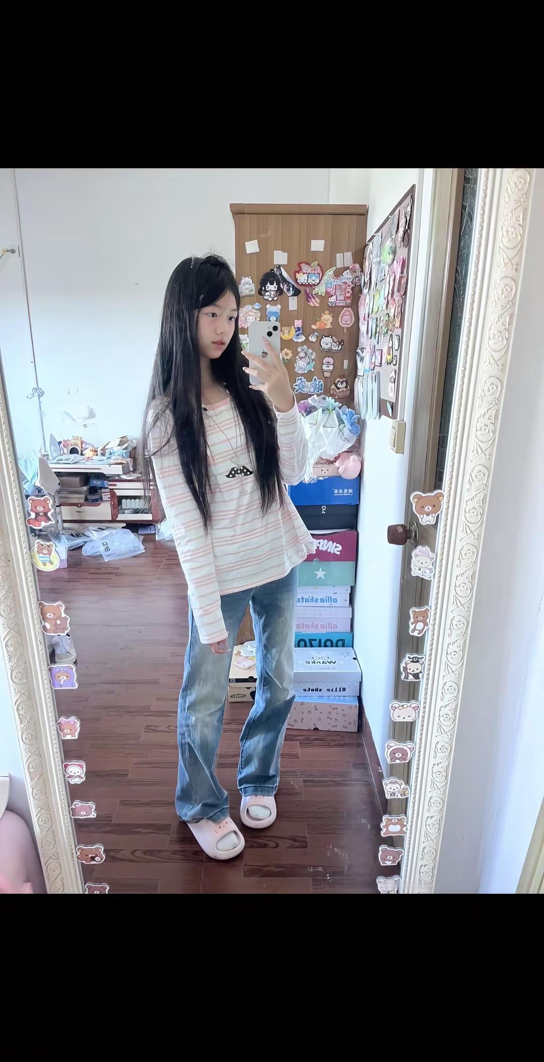 不要盗图了我好生气呀。韩系穿搭对镜拍 今日风格ootd 普通女孩的穿搭