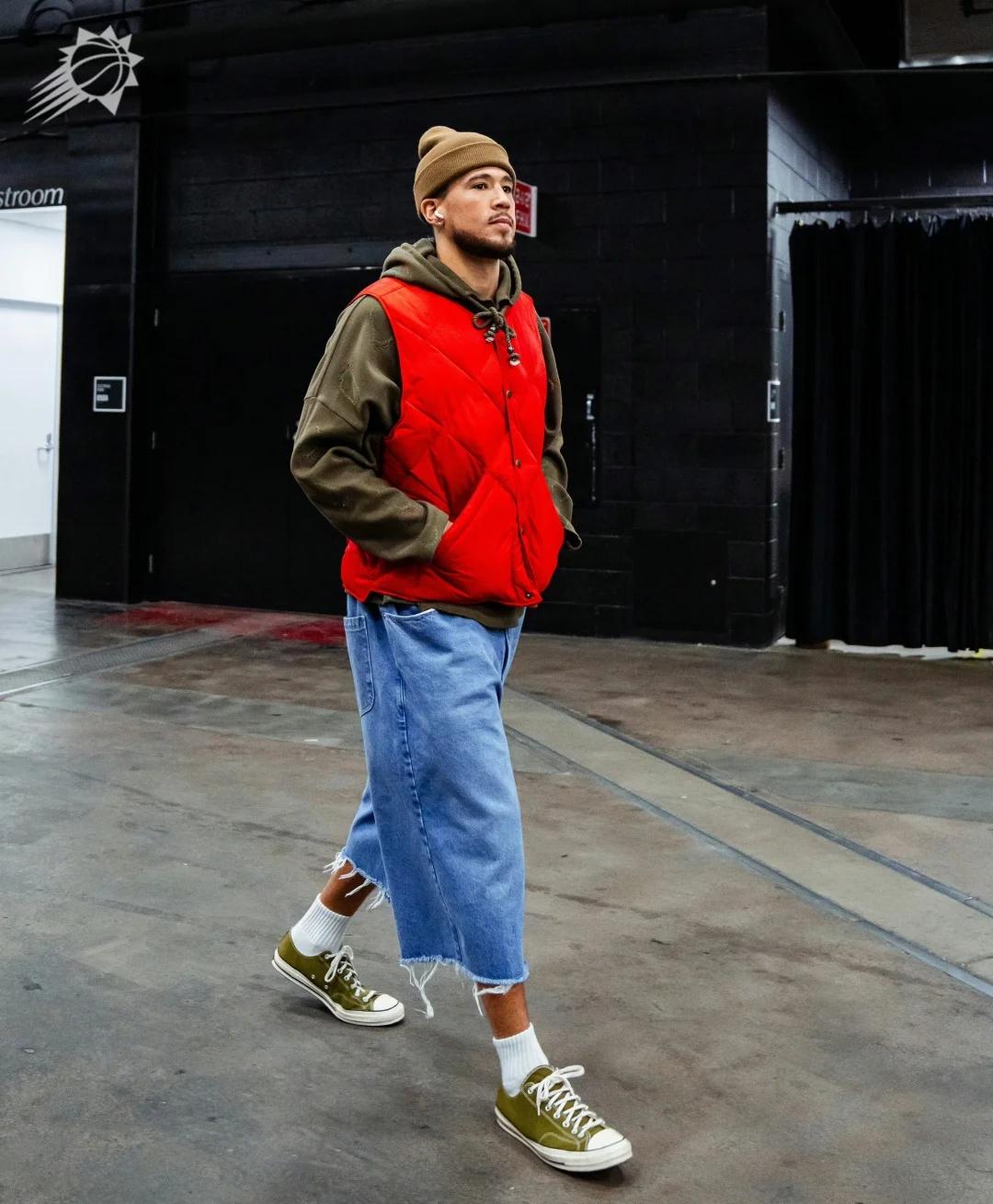 穿件羽绒背心过冬天～❄️
NBA球星穿搭 NBA 布克 羽绒马甲 德文布克 nb