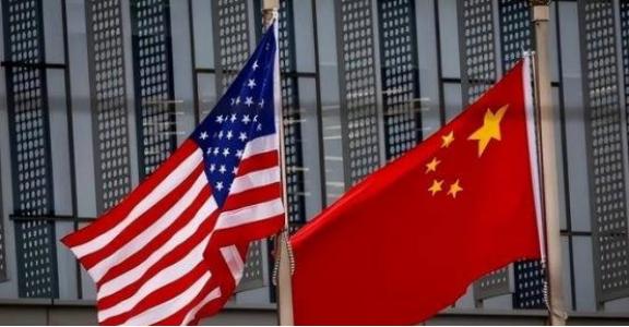 菲律宾倒向了美国，新加坡倒向了美国，柬埔寨倒向了美国，越南也在倒向美国的路上。我
