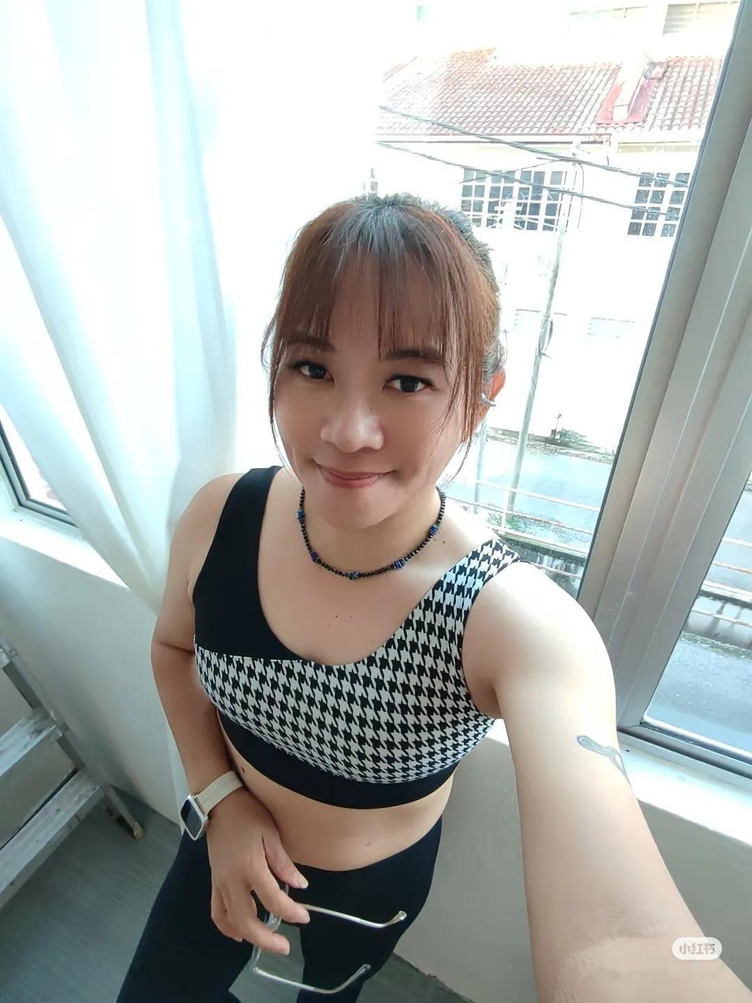 话说大马近几年就推出了许多样靓身材正，气质也相当不错的新晋博主，而Ieeann就