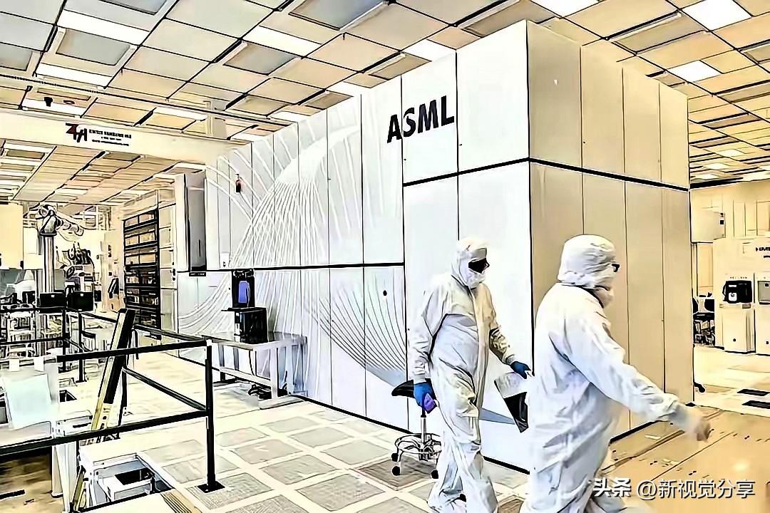 光刻机巨头阿斯麦，出大事了。 荷兰总部，上千名工程师午饭时间直接撂下餐盘，把公司