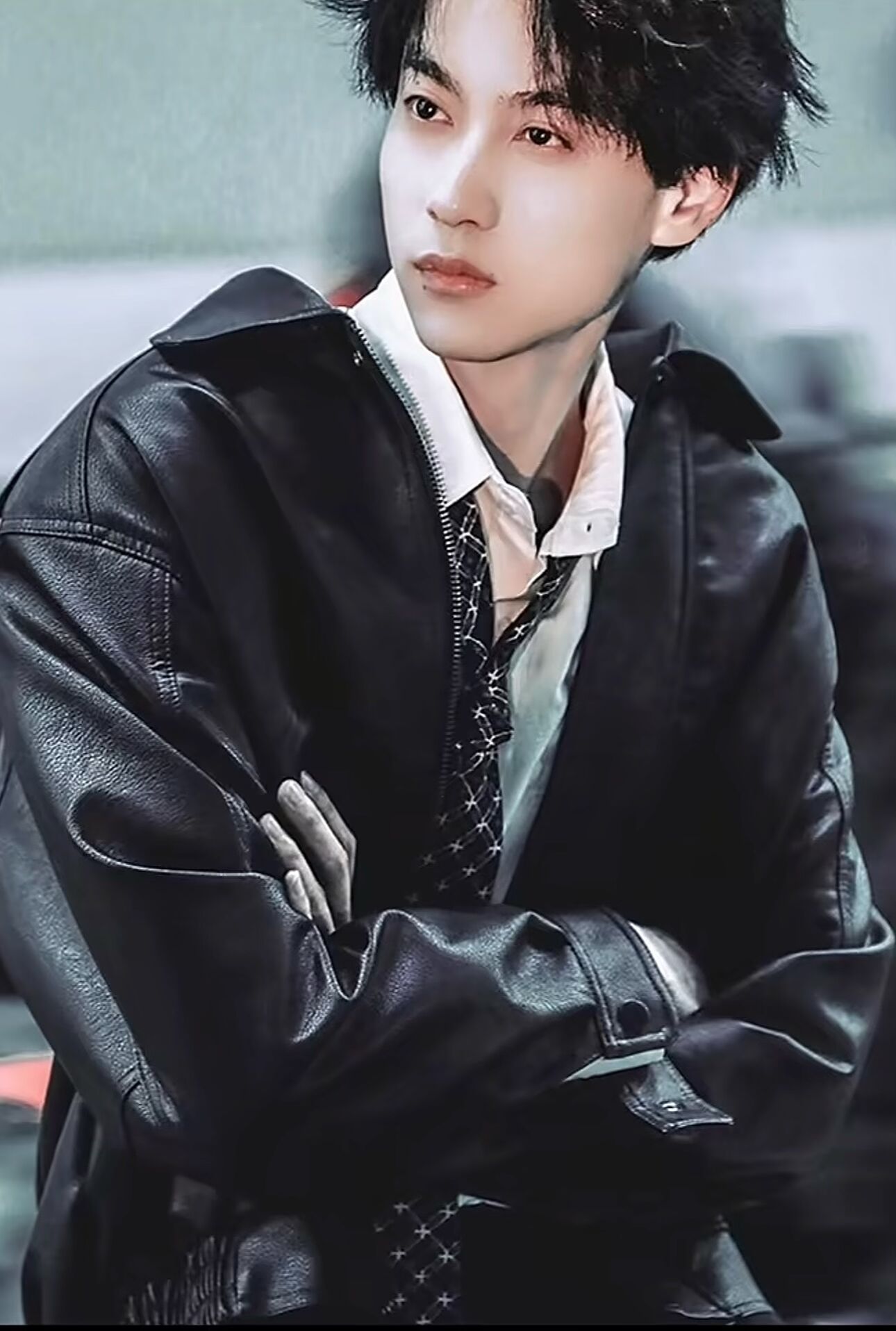 街道的小少爷携花而来只为在与你相见 