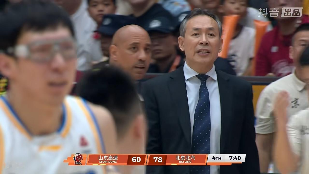 许指导指挥用人能力水平提升。今晚北京赢山东很轻松，用一场大胜继续争四强。
   